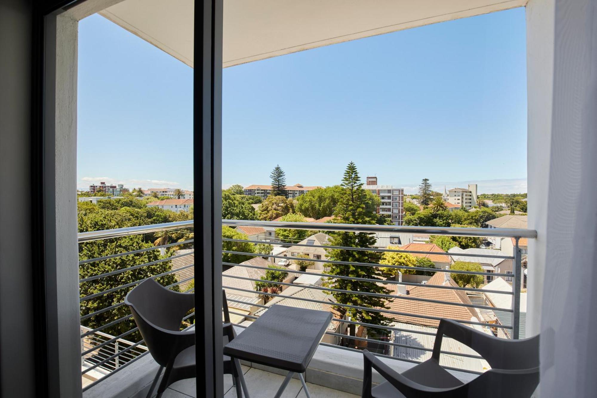 The Rondebosch Views *
